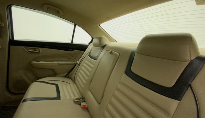2016 Maruti Ciaz VXI+, Petrol, Manual, 1,03,392 km, Right Side Rear Door Cabin