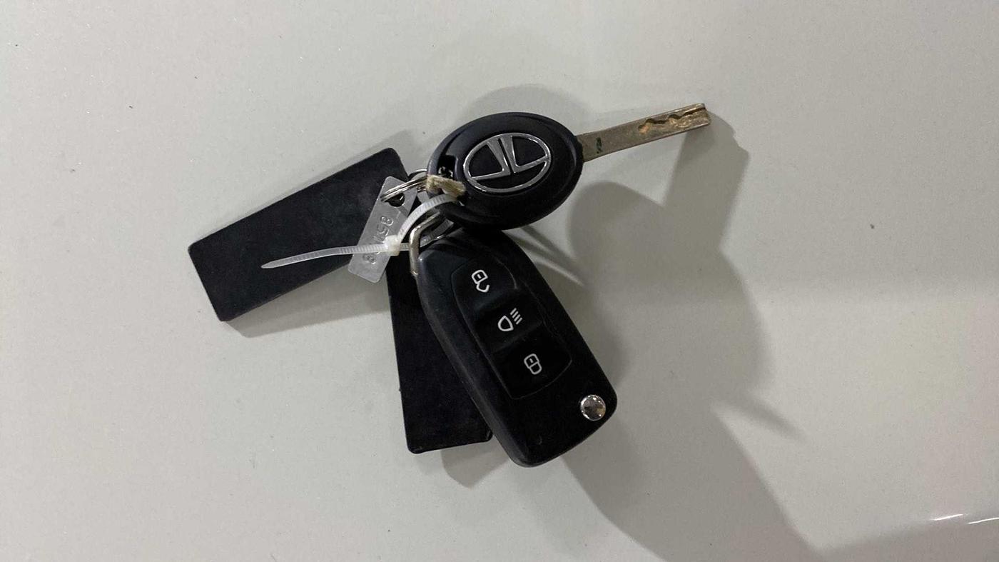 2021 Tata Tiago XZA PLUS PETROL, Petrol, Automatic, 27,421 km, Key Close Up