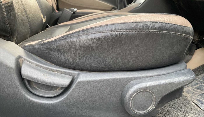 2018 Hyundai Xcent SX 1.2, CNG, Manual, 78,531 km, Driver Side Adjustment Panel