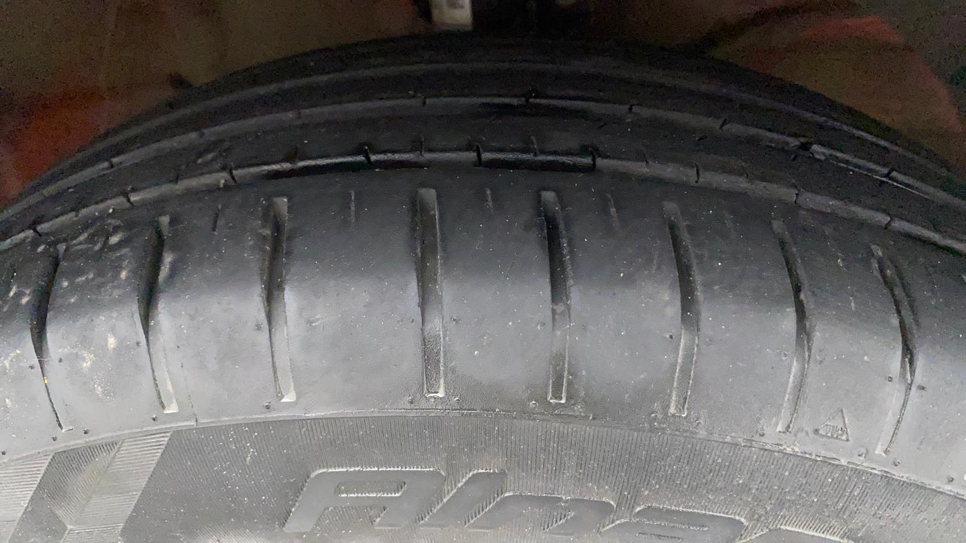 2022 Maruti Dzire ZXI Plus AMT, Petrol, Automatic, 27,447 km, Right Front Tyre Tread