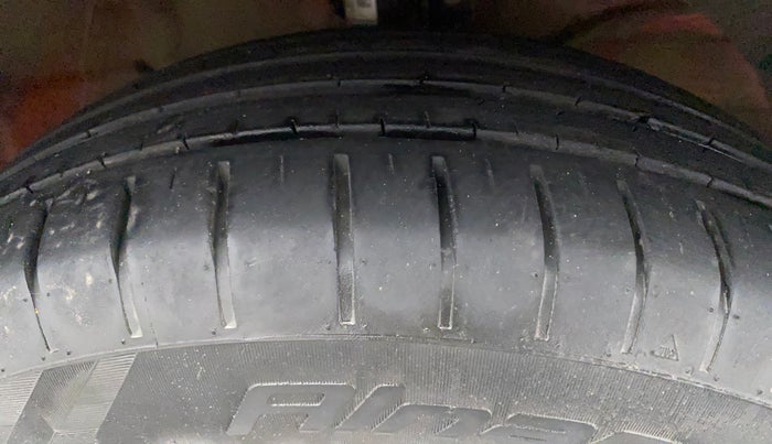 2022 Maruti Dzire ZXI Plus AMT, Petrol, Automatic, 27,447 km, Right Front Tyre Tread