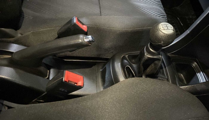 2014 Maruti Swift VXI, Petrol, Manual, 11,006 km, Gear Lever