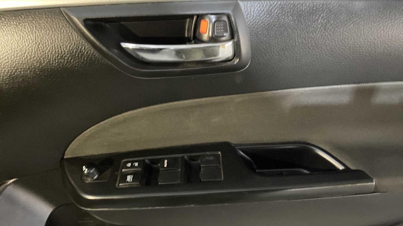 2014 Maruti Swift VXI, Petrol, Manual, 11,006 km, Driver Side Door Panels Control