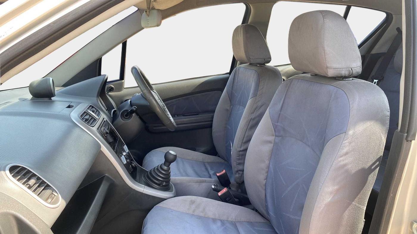 2010 Maruti Ritz VXI, Petrol, Manual, 68,731 km, Right Side Front Door Cabin