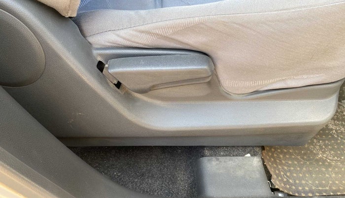 2010 Maruti Ritz VXI, Petrol, Manual, 68,731 km, Driver Side Adjustment Panel