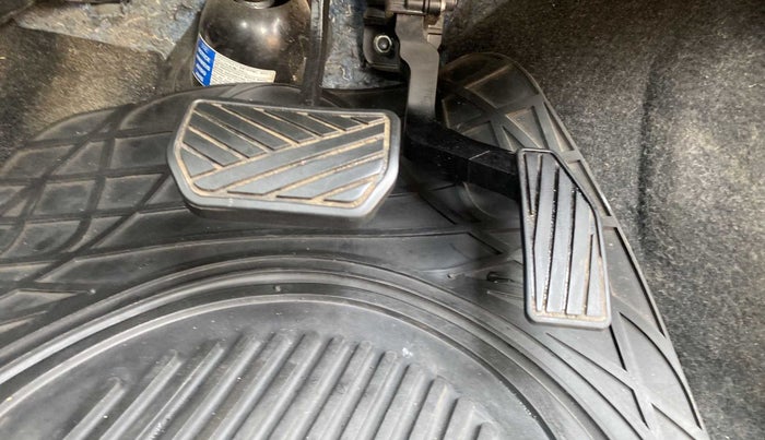 2018 Maruti Wagon R 1.0 VXI (O) AMT, Petrol, Automatic, 27,423 km, Pedals