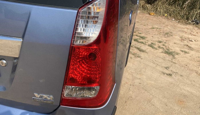 2018 Maruti Wagon R 1.0 VXI (O) AMT, Petrol, Automatic, 27,423 km, Right tail light - Minor damage