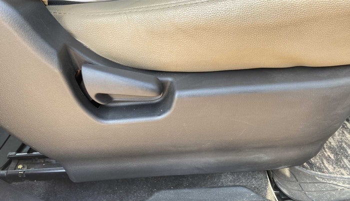 2018 Maruti Wagon R 1.0 VXI (O) AMT, Petrol, Automatic, 27,423 km, Driver Side Adjustment Panel