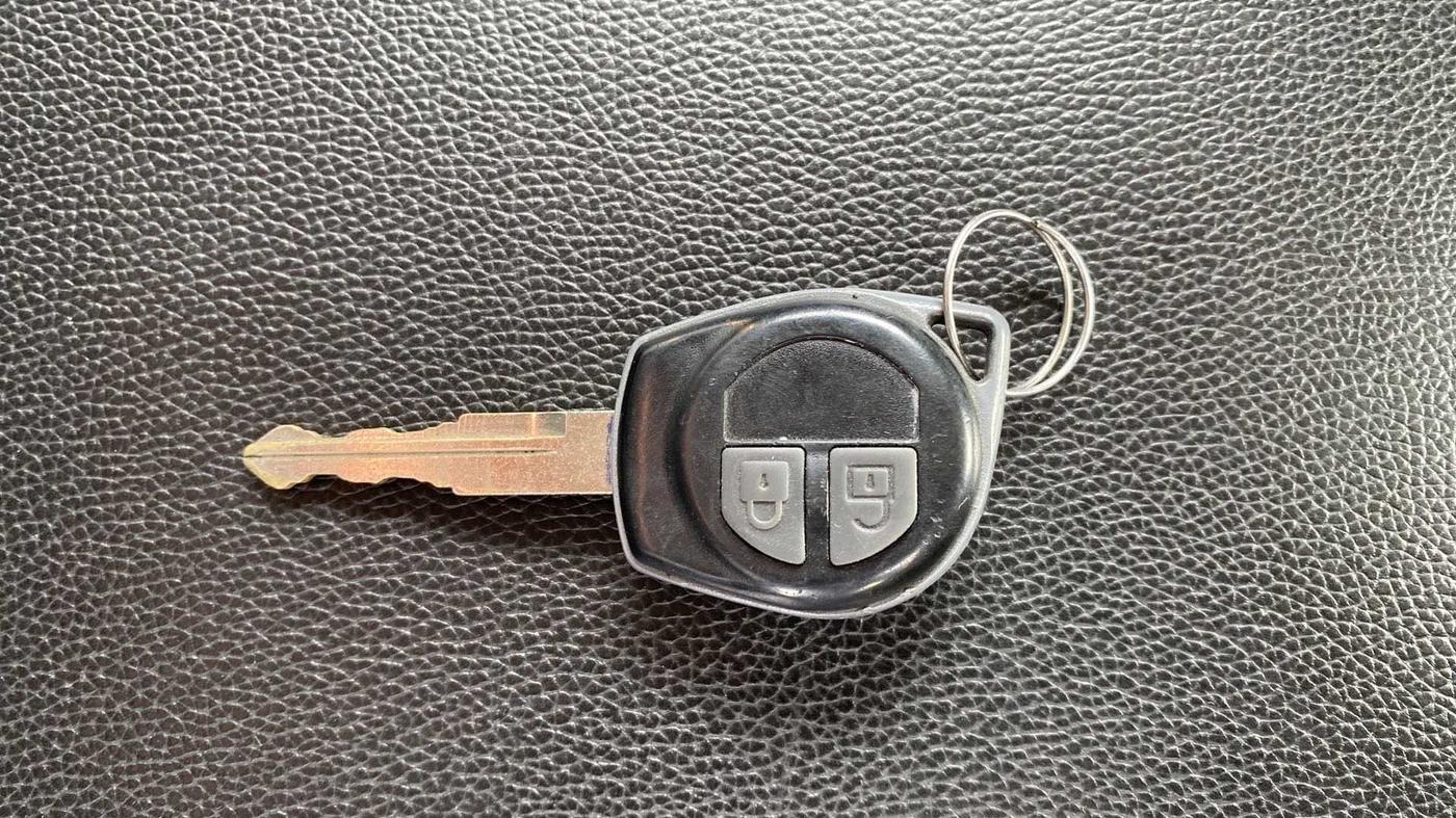 2016 Maruti Swift VDI ABS, Diesel, Manual, 74,080 km, Key Close Up