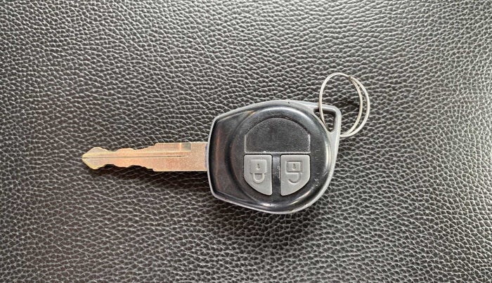2016 Maruti Swift VDI ABS, Diesel, Manual, 74,080 km, Key Close Up