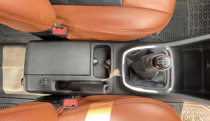 2019 Renault TRIBER RXT, Petrol, Manual, 30,542 km, Gear Lever