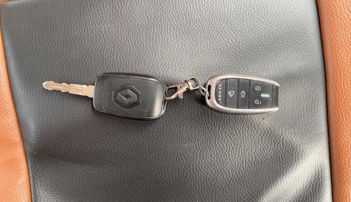 2019 Renault TRIBER RXT, Petrol, Manual, 30,542 km, Key Close Up