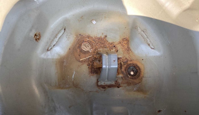 2012 Maruti Swift ZXI, Petrol, Manual, 29,117 km, Boot floor - Slight discoloration