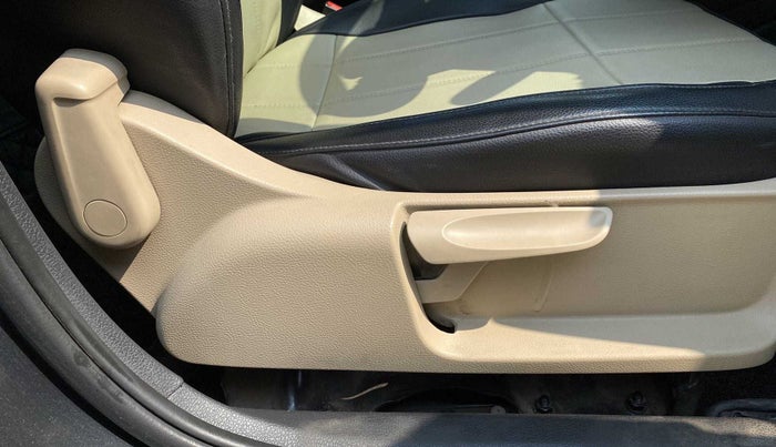 2016 Volkswagen Polo HIGHLINE1.2L, Petrol, Manual, 47,376 km, Driver Side Adjustment Panel