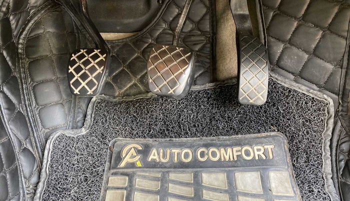 2016 Volkswagen Polo HIGHLINE1.2L, Petrol, Manual, 47,376 km, Pedals