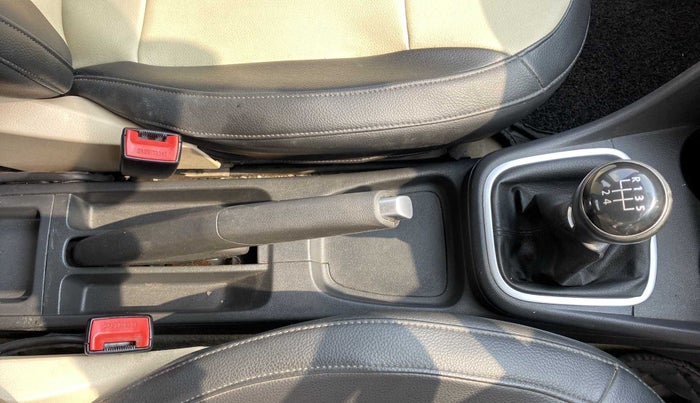 2016 Volkswagen Polo HIGHLINE1.2L, Petrol, Manual, 47,376 km, Gear Lever