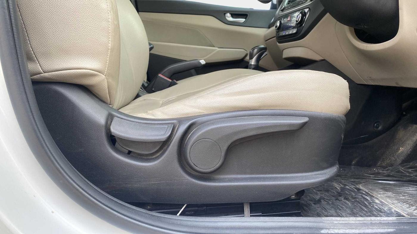 2017 Hyundai Verna 1.6 CRDI SX + AT, Diesel, Automatic, 78,820 km, Driver Side Adjustment Panel
