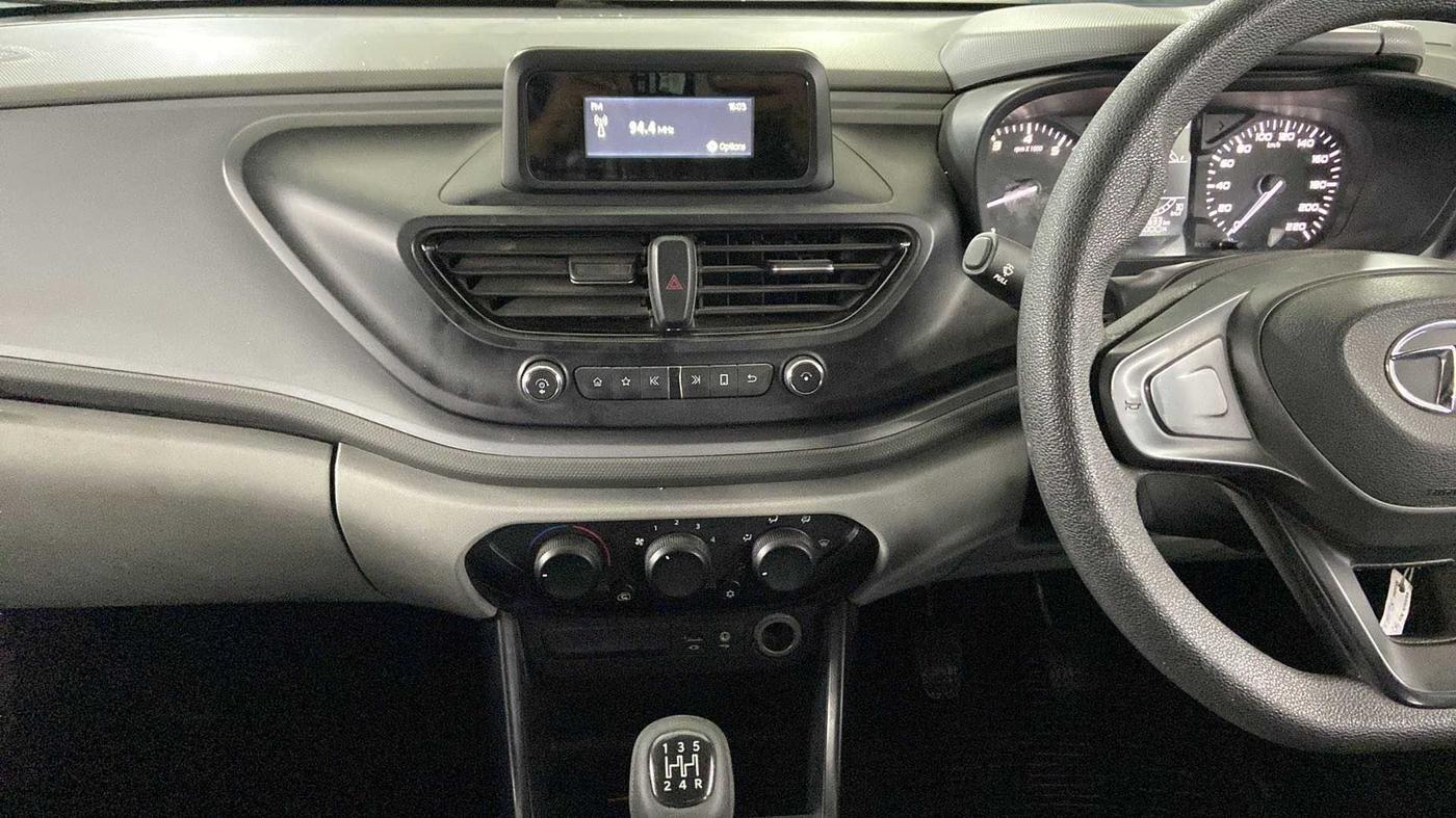 2020 Tata ALTROZ XM PETROL, Petrol, Manual, 21,907 km, Infotainment System