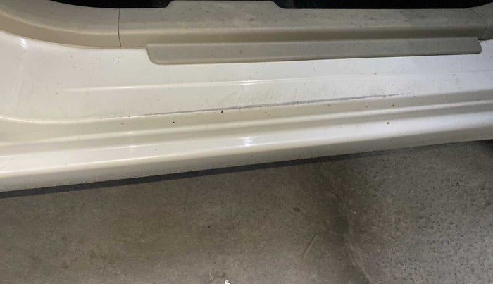 2016 Maruti Celerio VXI, Petrol, Manual, 34,467 km, Right running board - Minor scratches