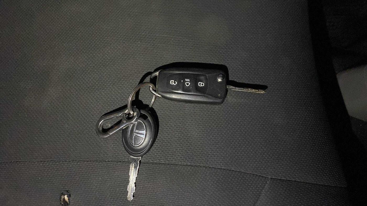 2019 Tata Tiago XZ PLUS PETROL, Petrol, Manual, 94,174 km, Key Close Up