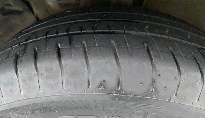 2017 Hyundai Creta E PLUS 1.6 PETROL, Petrol, Manual, 1,12,919 km, Left Front Tyre Tread