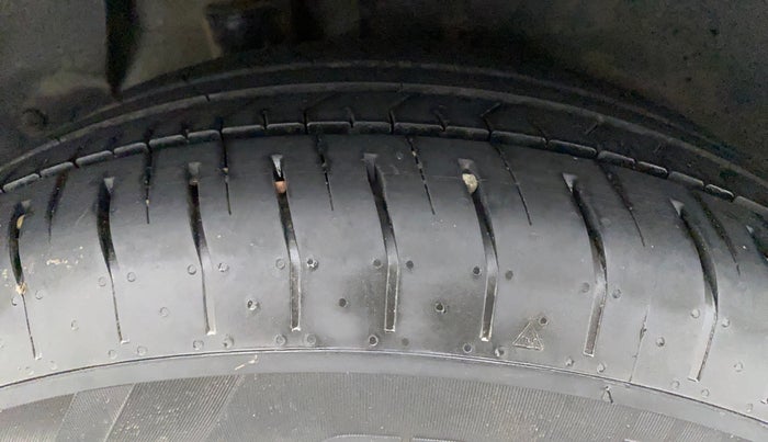 2017 Hyundai Creta E PLUS 1.6 PETROL, Petrol, Manual, 1,12,919 km, Right Rear Tyre Tread