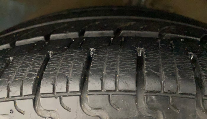 2015 Maruti Celerio VXI, Petrol, Manual, 73,719 km, Left Front Tyre Tread