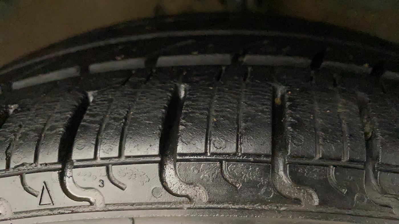 2015 Maruti Celerio VXI, Petrol, Manual, 73,719 km, Right Front Tyre Tread