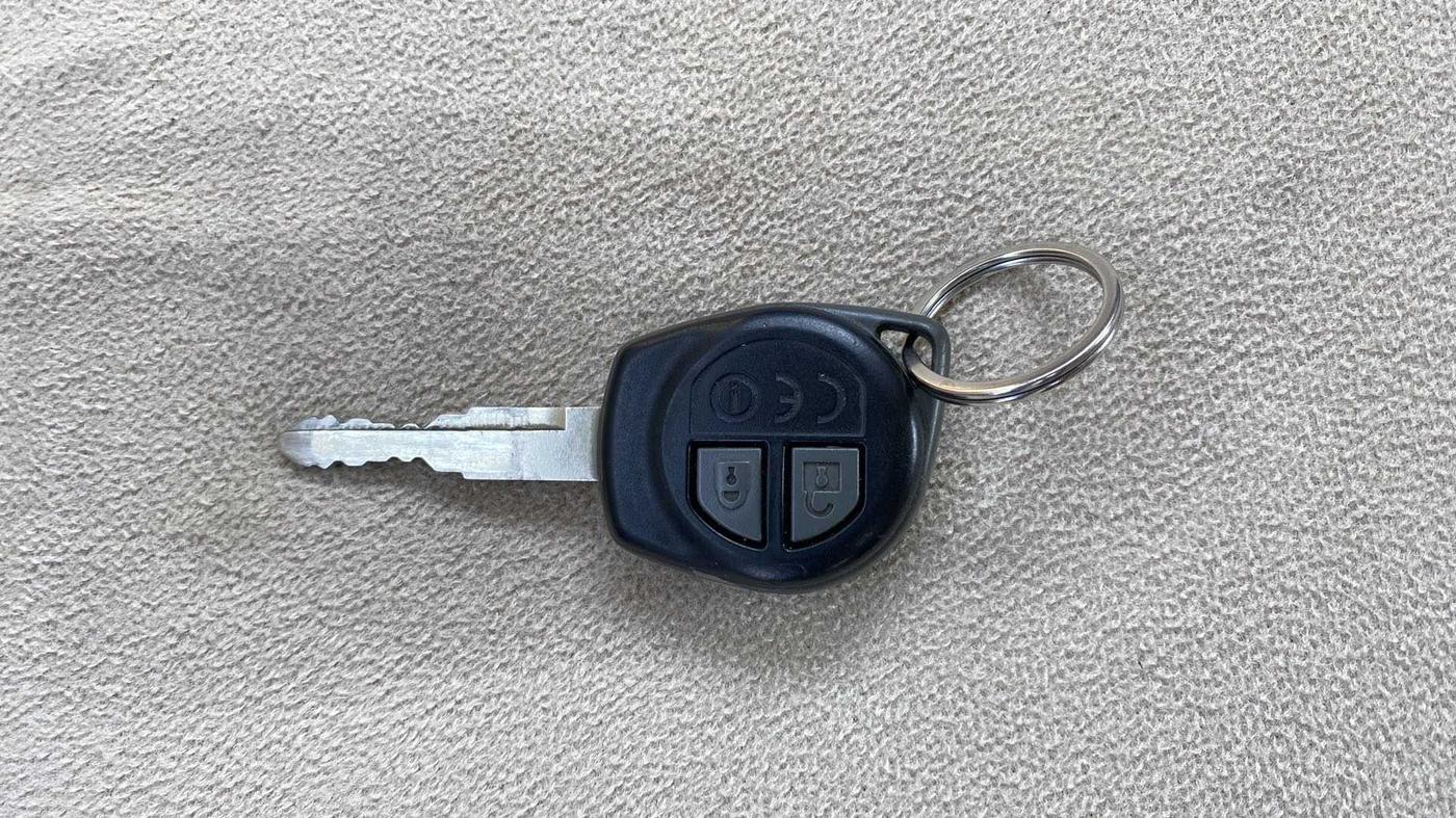 2017 Maruti Dzire VXI, Petrol, Manual, 83,443 km, Key Close Up