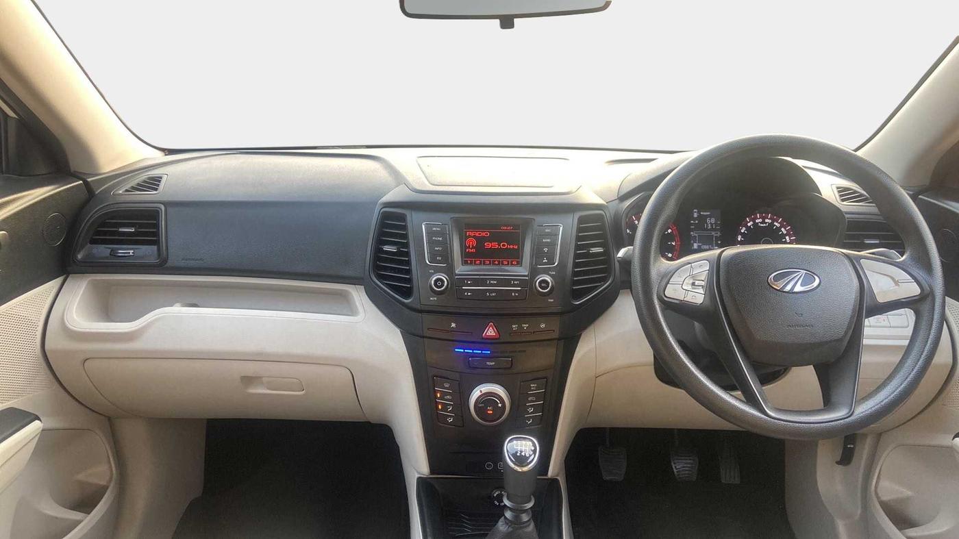 2021 Mahindra XUV300 W6 1.2 PETROL, Petrol, Manual, 10,886 km, Dashboard