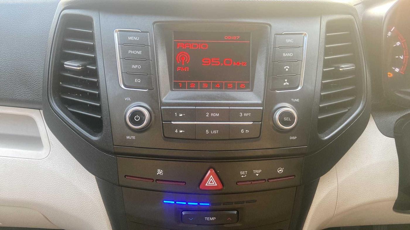 2021 Mahindra XUV300 W6 1.2 PETROL, Petrol, Manual, 10,886 km, Air Conditioner