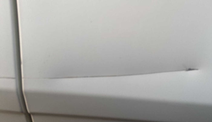 2021 Mahindra XUV300 W6 1.2 PETROL, Petrol, Manual, 10,886 km, Driver-side door - Minor scratches