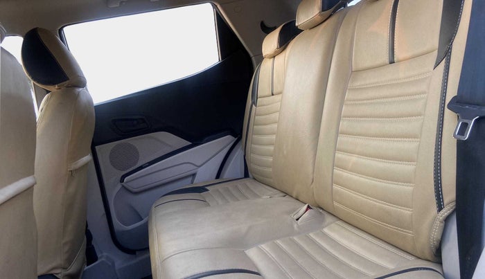 2021 Mahindra XUV300 W6 1.2 PETROL, Petrol, Manual, 10,886 km, Right Side Rear Door Cabin