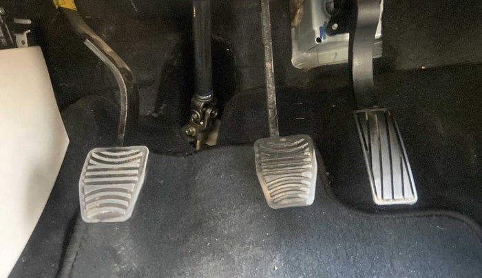 2021 Mahindra XUV300 W6 1.2 PETROL, Petrol, Manual, 10,886 km, Pedals