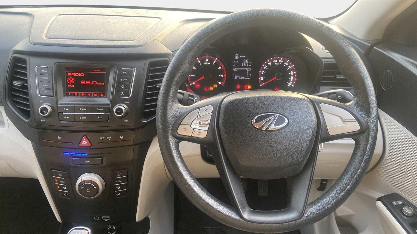 2021 Mahindra XUV300 W6 1.2 PETROL, Petrol, Manual, 10,886 km, Steering Wheel Close Up