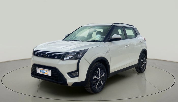2021 Mahindra XUV300 W6 1.2 PETROL, Petrol, Manual, 10,886 km, Left Front Diagonal
