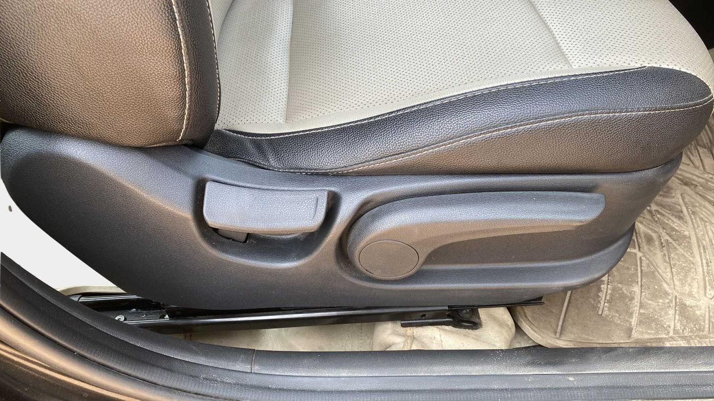 2019 Hyundai Verna 1.6 VTVT SX, Petrol, Manual, 25,299 km, Driver Side Adjustment Panel