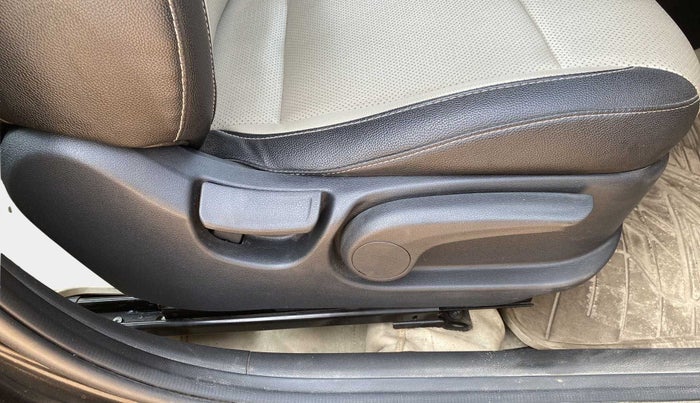 2019 Hyundai Verna 1.6 VTVT SX, Petrol, Manual, 25,299 km, Driver Side Adjustment Panel
