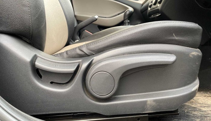 2017 Hyundai Elite i20 SPORTZ 1.2, Petrol, Manual, 43,264 km, Driver Side Adjustment Panel