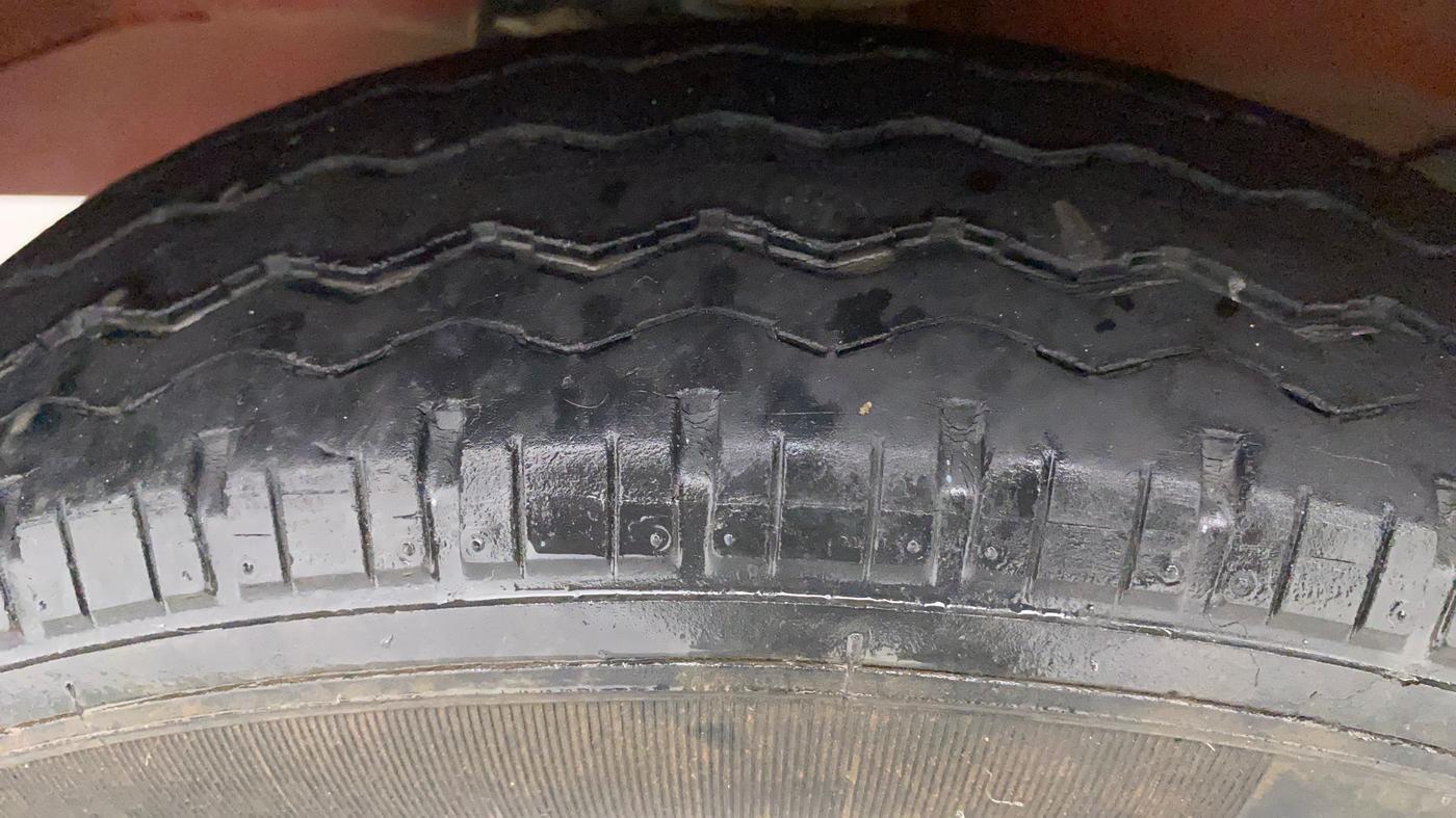 2018 Maruti Eeco 5 STR WITH A/C+HTR, Petrol, Manual, 31,338 km, Left Front Tyre Tread