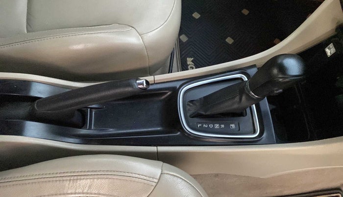 2017 Maruti Ciaz ZXI+ AT, Petrol, Automatic, 82,661 km, Gear Lever