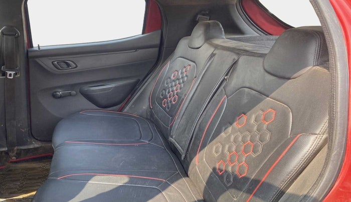 2016 Renault Kwid RXT 0.8, Petrol, Manual, 90,076 km, Right Side Rear Door Cabin