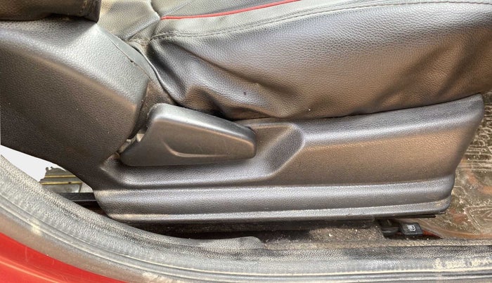 2016 Renault Kwid RXT 0.8, Petrol, Manual, 90,076 km, Driver Side Adjustment Panel