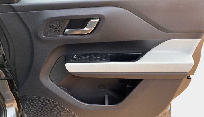 2022 Tata PUNCH CREATIVE  AMT, Petrol, Automatic, 34,370 km, Driver Side Door Panels Control