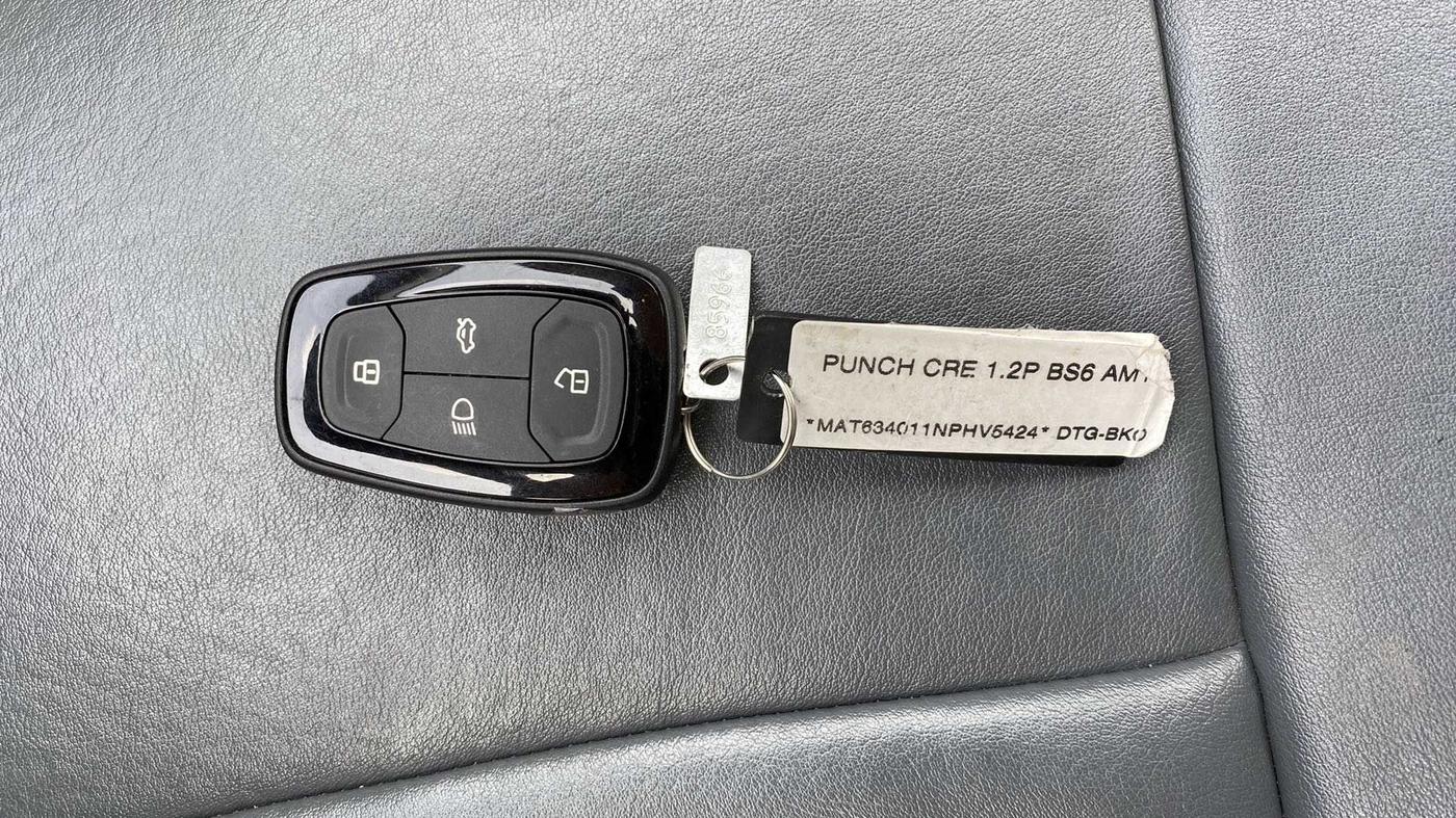 2022 Tata PUNCH CREATIVE  AMT, Petrol, Automatic, 34,370 km, Key Close Up