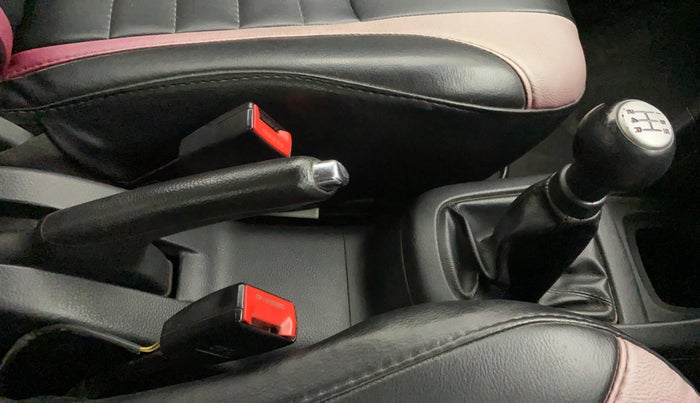 2013 Maruti Swift VXI, Petrol, Manual, 1,29,873 km, Gear Lever