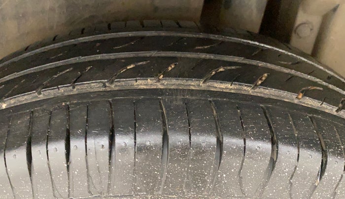 2013 Maruti Swift VXI, Petrol, Manual, 1,29,873 km, Left Rear Tyre Tread