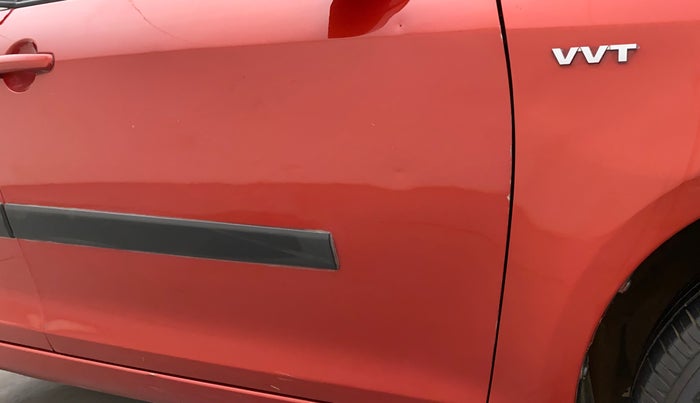 2013 Maruti Swift VXI, Petrol, Manual, 1,29,873 km, Driver-side door - Slightly dented