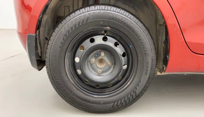 2013 Maruti Swift VXI, Petrol, Manual, 1,29,873 km, Right Rear Wheel