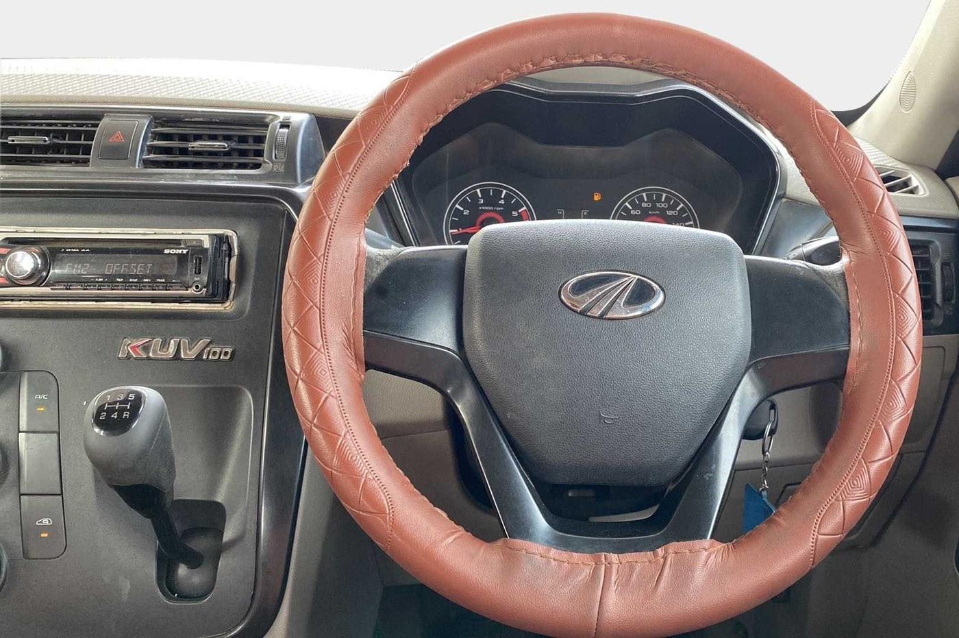 2016 Mahindra Kuv100 K4 D 6 STR, Diesel, Manual, 1,07,994 km, Steering Wheel Close Up